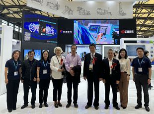 中國液壓氣動密封件工業(yè)協(xié)會理事長杜旭東一行蒞臨華德液壓展位參觀調(diào)研