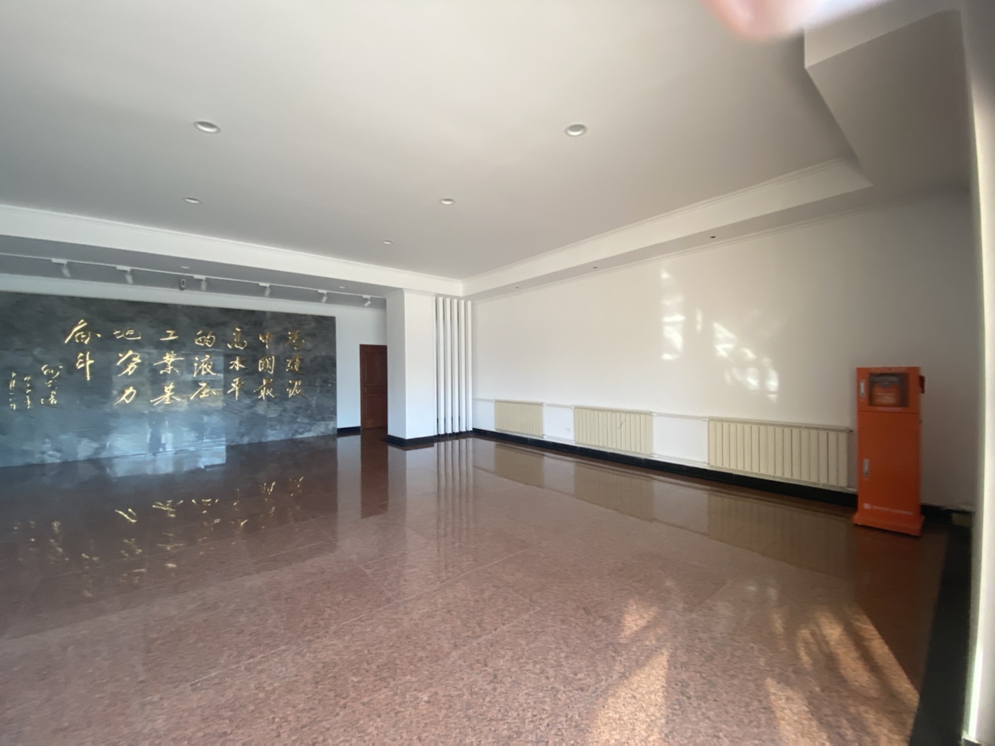 6.中環(huán)廠區(qū)辦公樓一層大廳進(jìn)門右手邊.jpg 6.中環(huán)廠區(qū)辦公樓一層大廳進(jìn)門右手邊.jpg